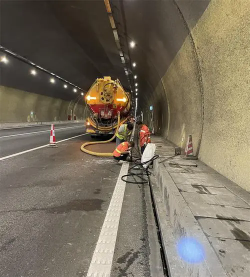 千阳隧道排水渠清淤